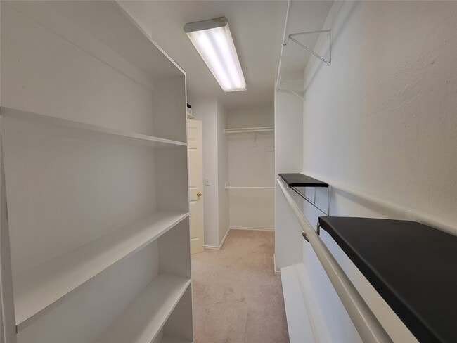 Building Photo - 7020 Goldenrod Dr