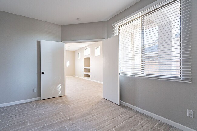 Building Photo - Fantastic home with Solar & a den!