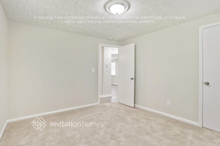 Building Photo - 6265 Lakeview Dr
