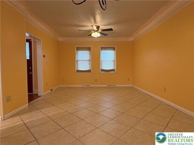 Building Photo - 754 E Washington Ave