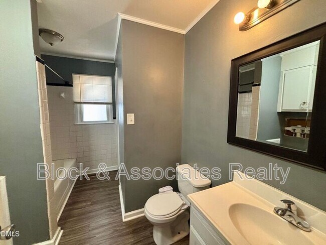 Building Photo - 1019 Greenwich St