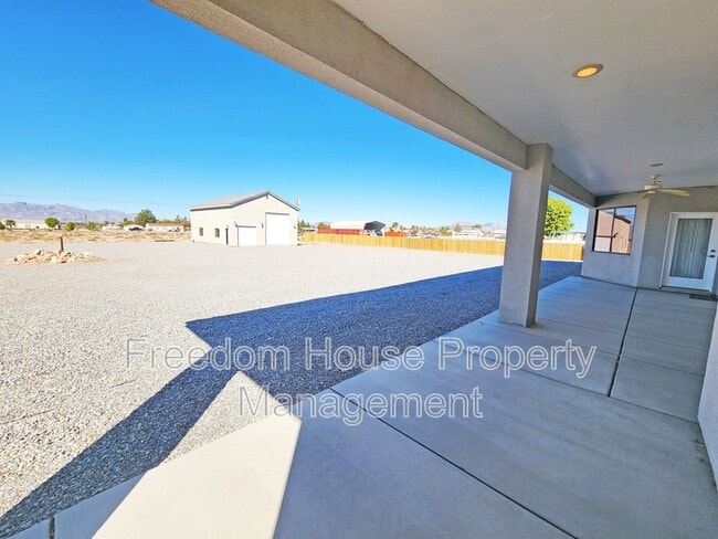 Building Photo - 3580 Prairie Ave