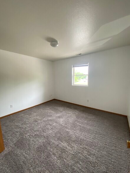 Building Photo - 7483 Crosscreek Dr