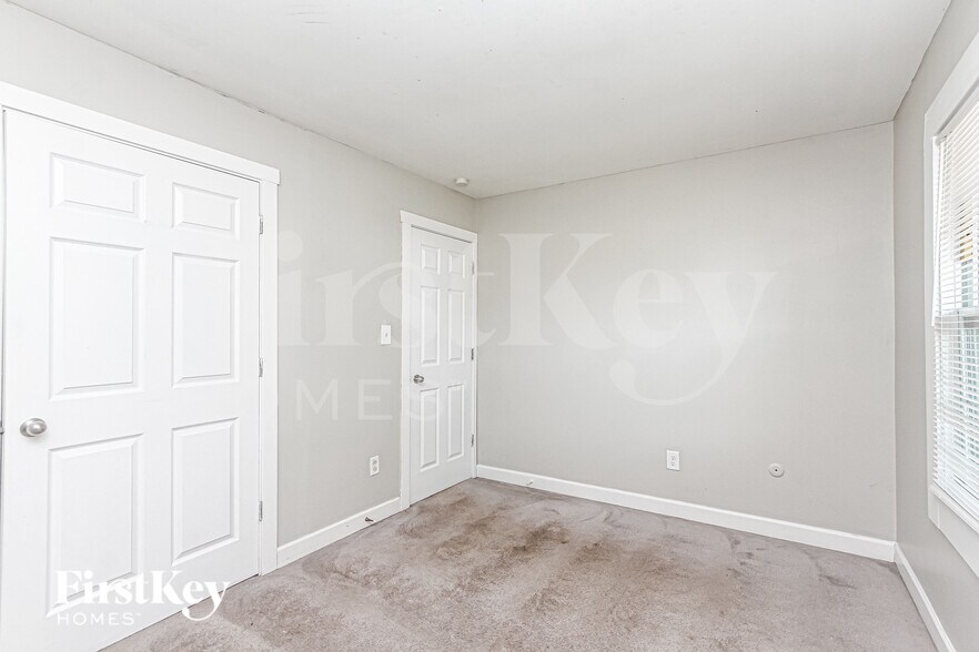 Building Photo - 5837 Walsham Way