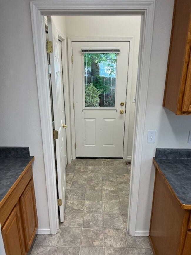 Building Photo - Two Story Townhome