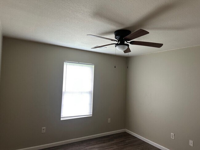 Building Photo - 403 Kiersen Ln