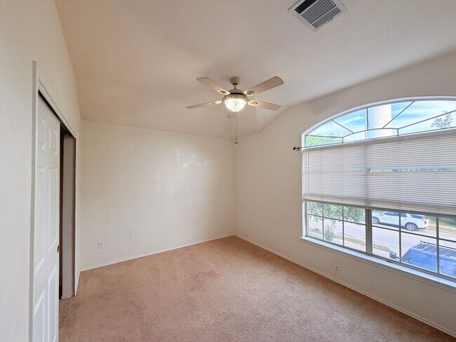 Building Photo - 3 BEDROOMS + AN OFFICE, 3 FULL BATHROOMS -  LIGHT AND BRIGHT INSIDE