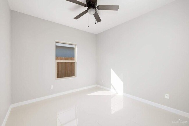 Building Photo - 12 West Dr