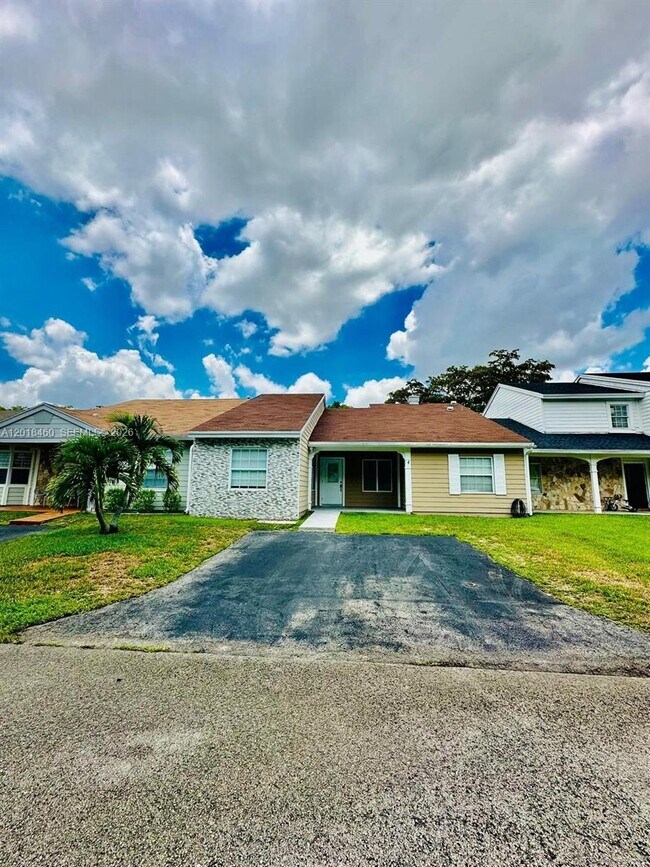 Building Photo - 14530 SW 142nd Ct Cir