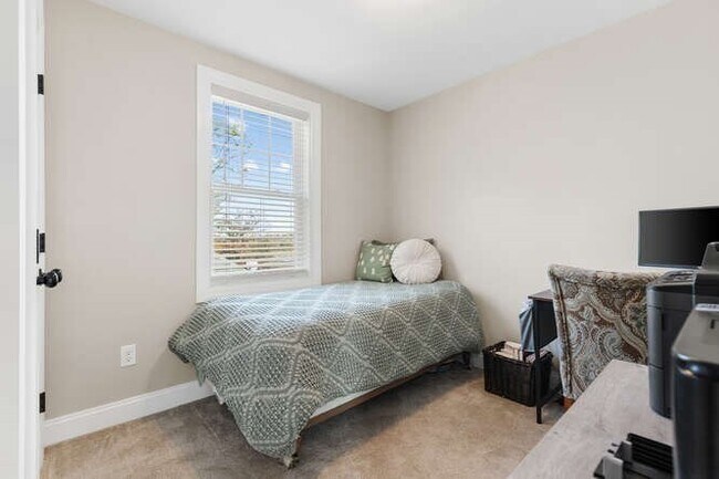 Building Photo - 22 Victor St