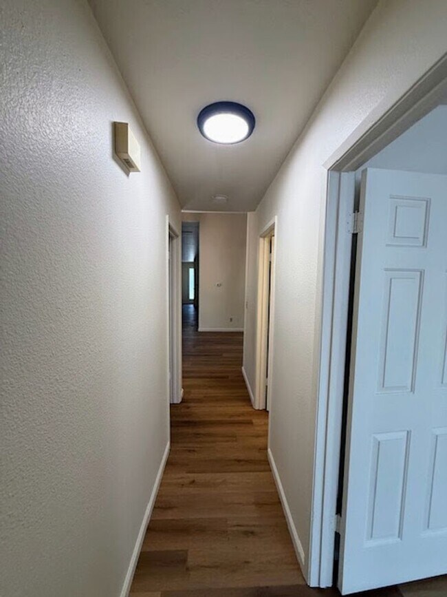 Building Photo - 1295 Alicia Cir
