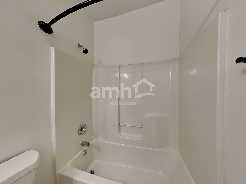 Building Photo - 4123 Oakstone Dr