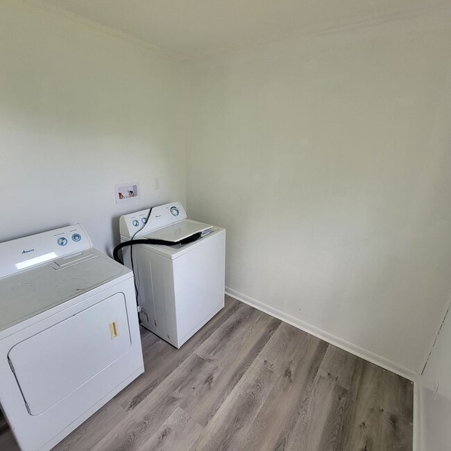 Building Photo - 3/2 -Bonus Room & Basement-Livingston