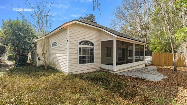 Building Photo - 9428 SW 39 Ave