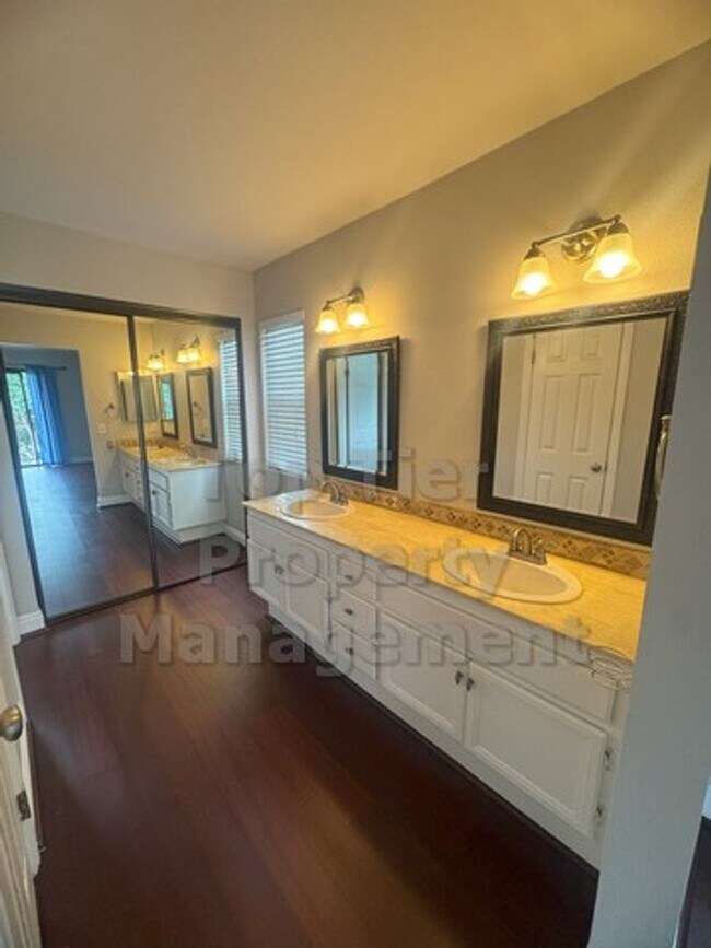 Building Photo - 3 Bedroom, 2 Bath Beautiful Carlsbad Home ...