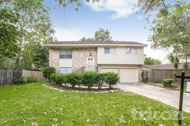 Building Photo - 8610 Pine Shores Dr