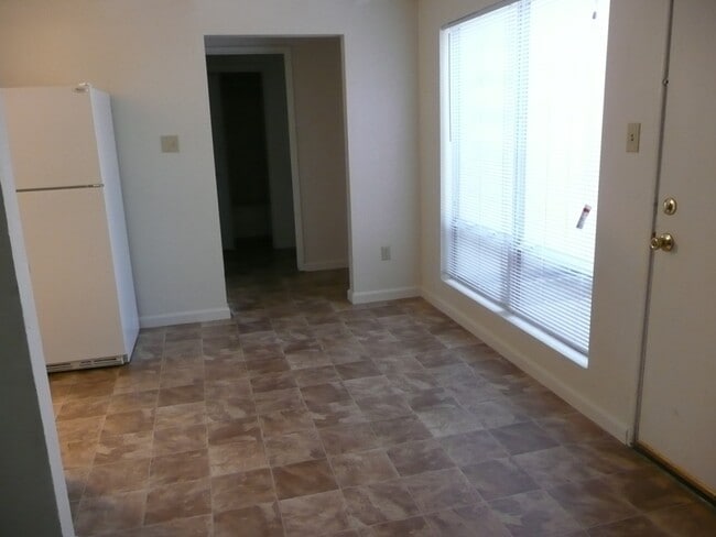 Building Photo - 1205 Duke Dr
