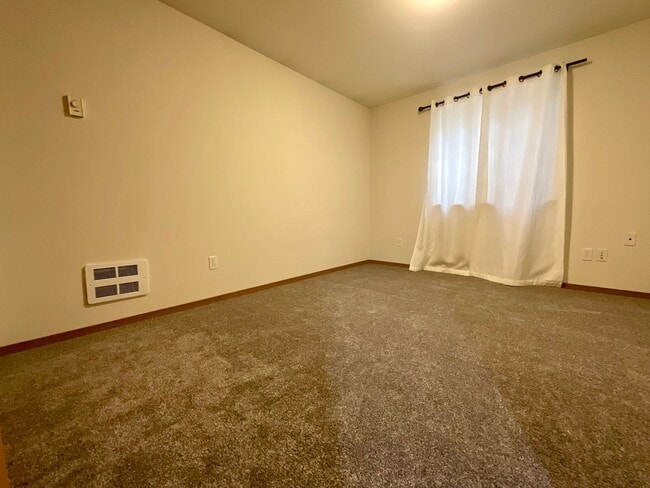 Building Photo - Beautiful 3 Bedroom, 2.5 Bath Home in Gated Clearwood Community!