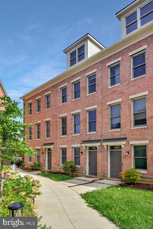 Building Photo - 1003 Sycamore Dr SE