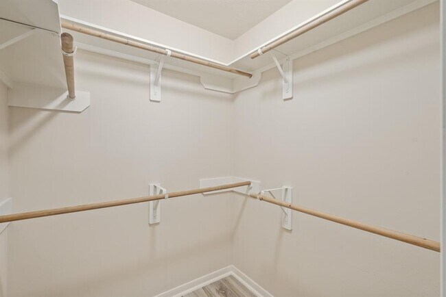 Building Photo - 10918 Barker View Dr