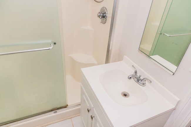 Building Photo - Located Near Regency Mall- A MUST See!