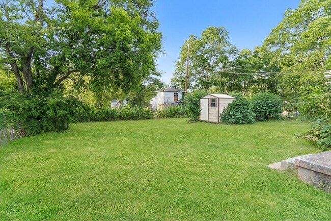 Building Photo - 128 Ann Dr SW