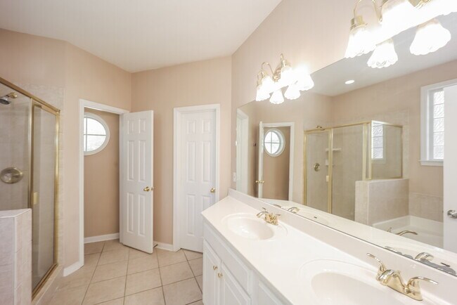 Building Photo - 84 Columns Way