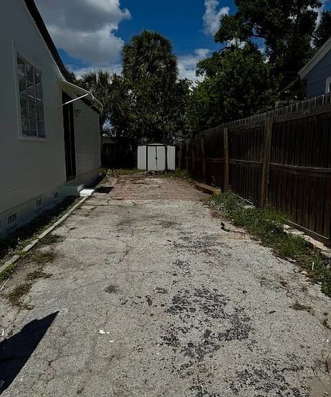 Building Photo - Charming Centrally Located Home | Wood Floors + Fenced Yard