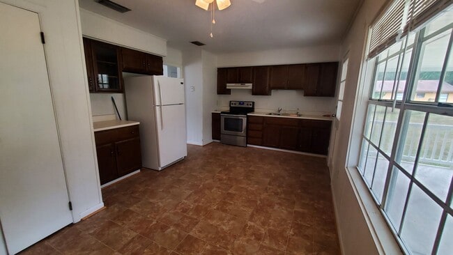 Building Photo - Welcome to this charming 3-bedroom, 1.5-bath home in Dunnellon, FL!