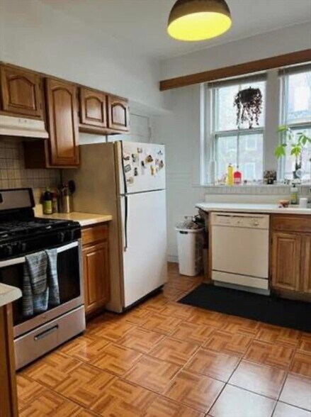 Building Photo - 1677 Beacon St