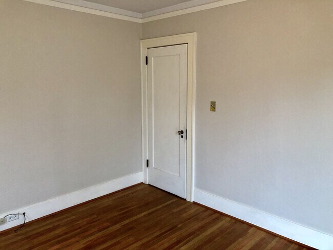 Building Photo - Gorgeous NE Portland Home!