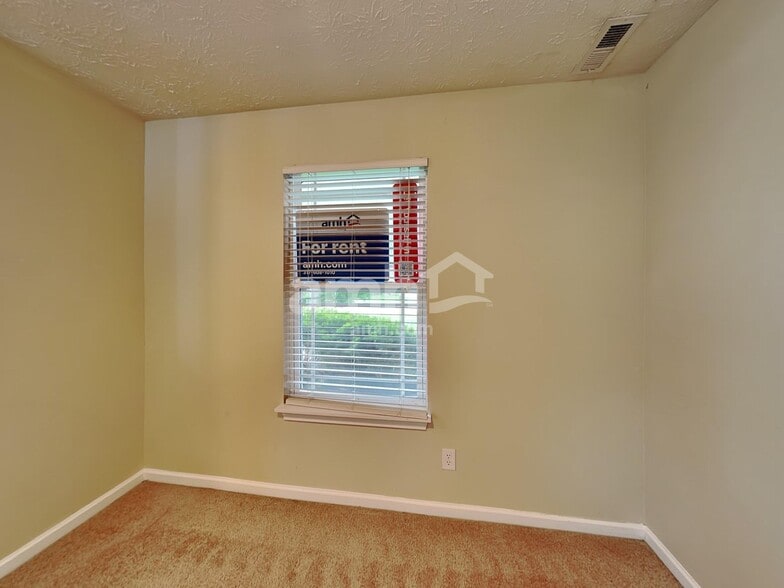 Building Photo - 7161 Lakeland Trails Blvd