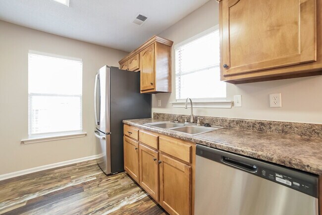 Building Photo - 78 Wren St