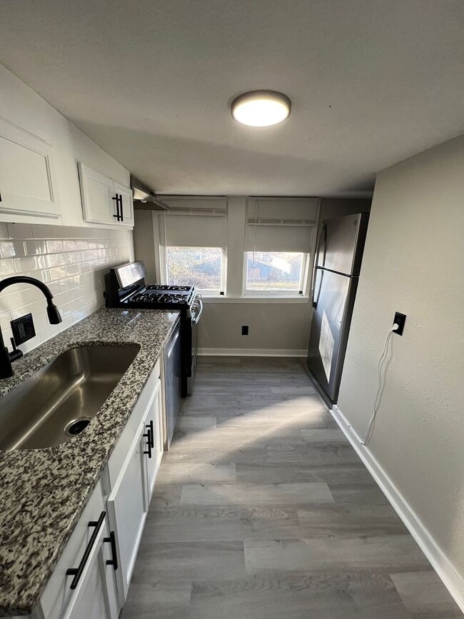 Building Photo - Lower-Level Duplex - 3 Bedrooms, 1 Bath