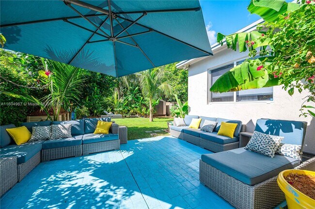 Building Photo - 2401 SW 26th St