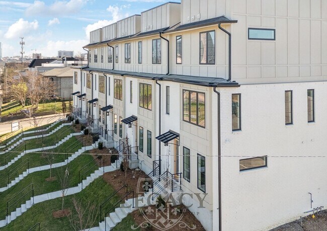 Building Photo - 1019 12th Ave N