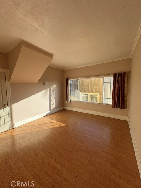 Building Photo - 1327 S Longwood Ave