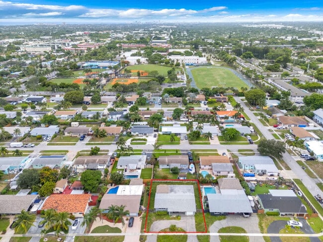 Building Photo - 340 SE 3rd Ct