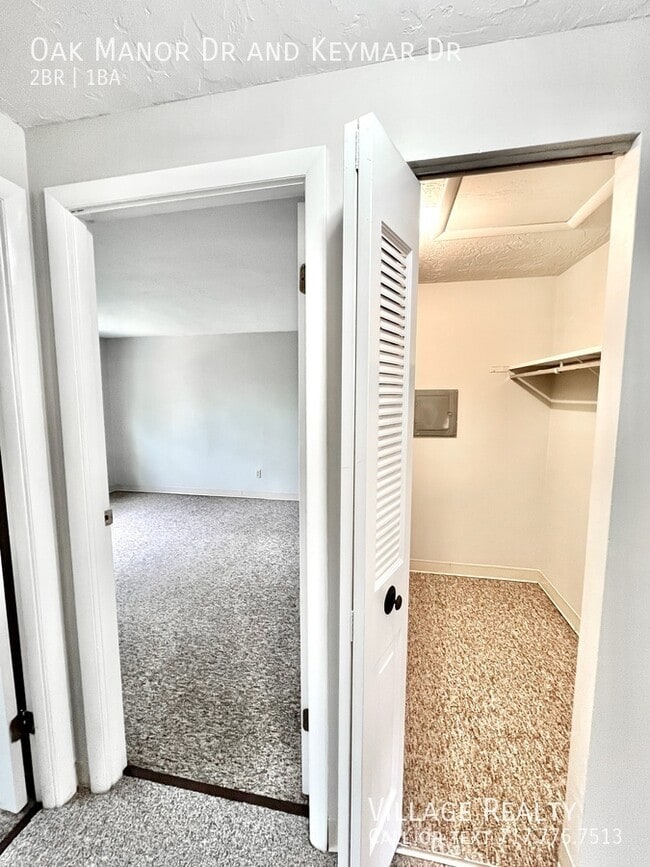 Building Photo - 230 Oak Manor Dr