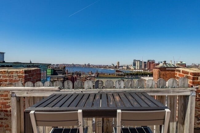 Building Photo - 101 Myrtle St