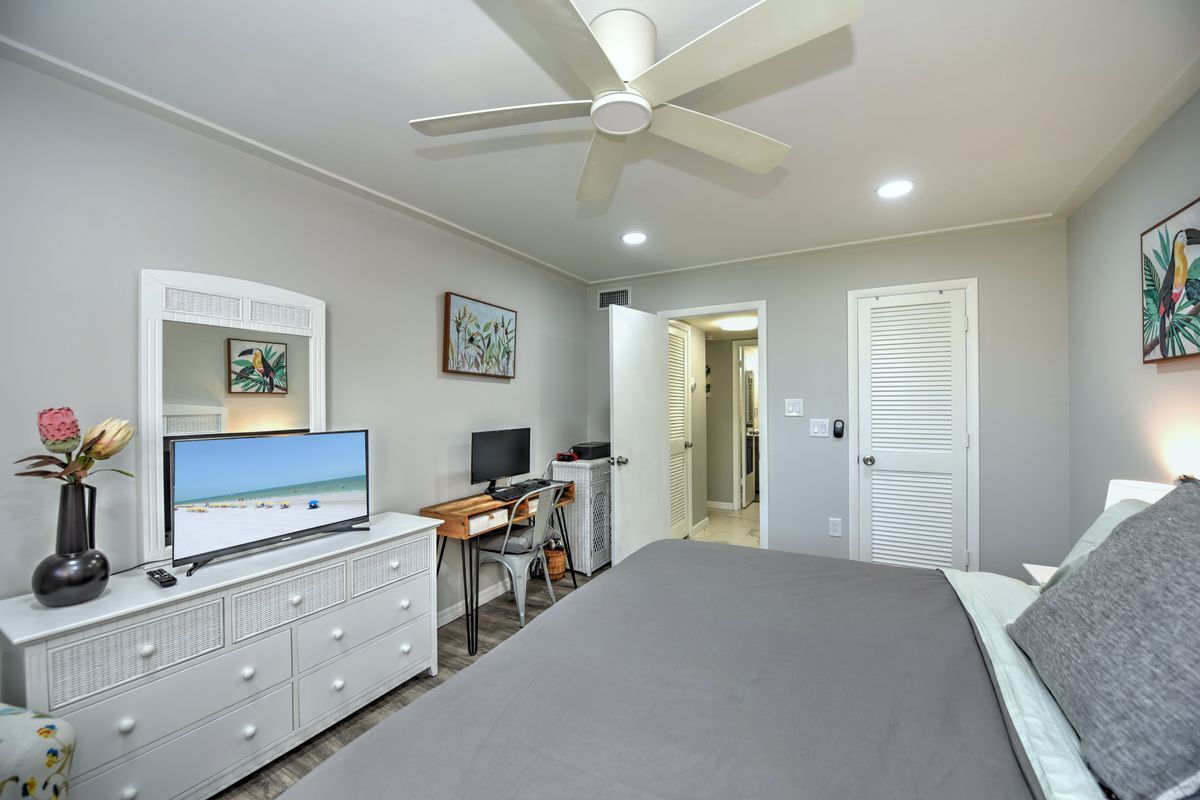 Building Photo - 170 Turtle Lake Ct