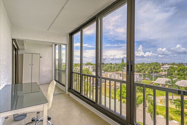 Building Photo - 350 S Polk Dr