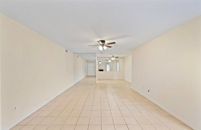 Building Photo - 9797 Leawood Blvd