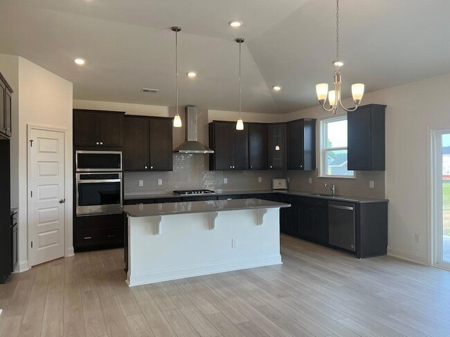 Building Photo - 225 Thomas Gage Dr