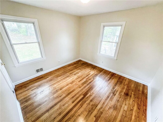Building Photo - 383 Norton Cir SE