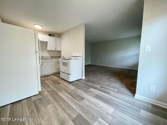 Building Photo - 428 N Hite Ave