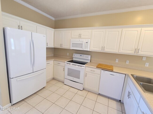 Building Photo - 4008 Crescent Dr