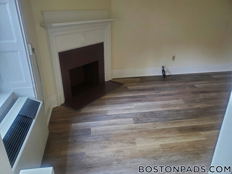 Building Photo - 62 Boylston St