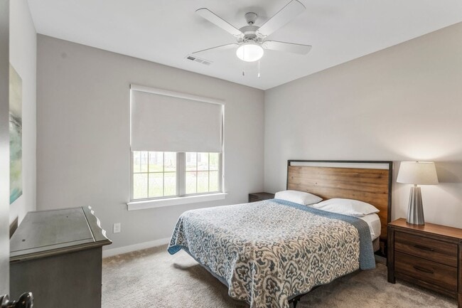 Building Photo - Spotless rental home in the highly sought-after McDaniels neighborhood in College Grove