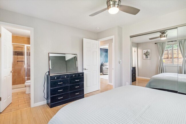 Building Photo - 3306 S Kittredge St